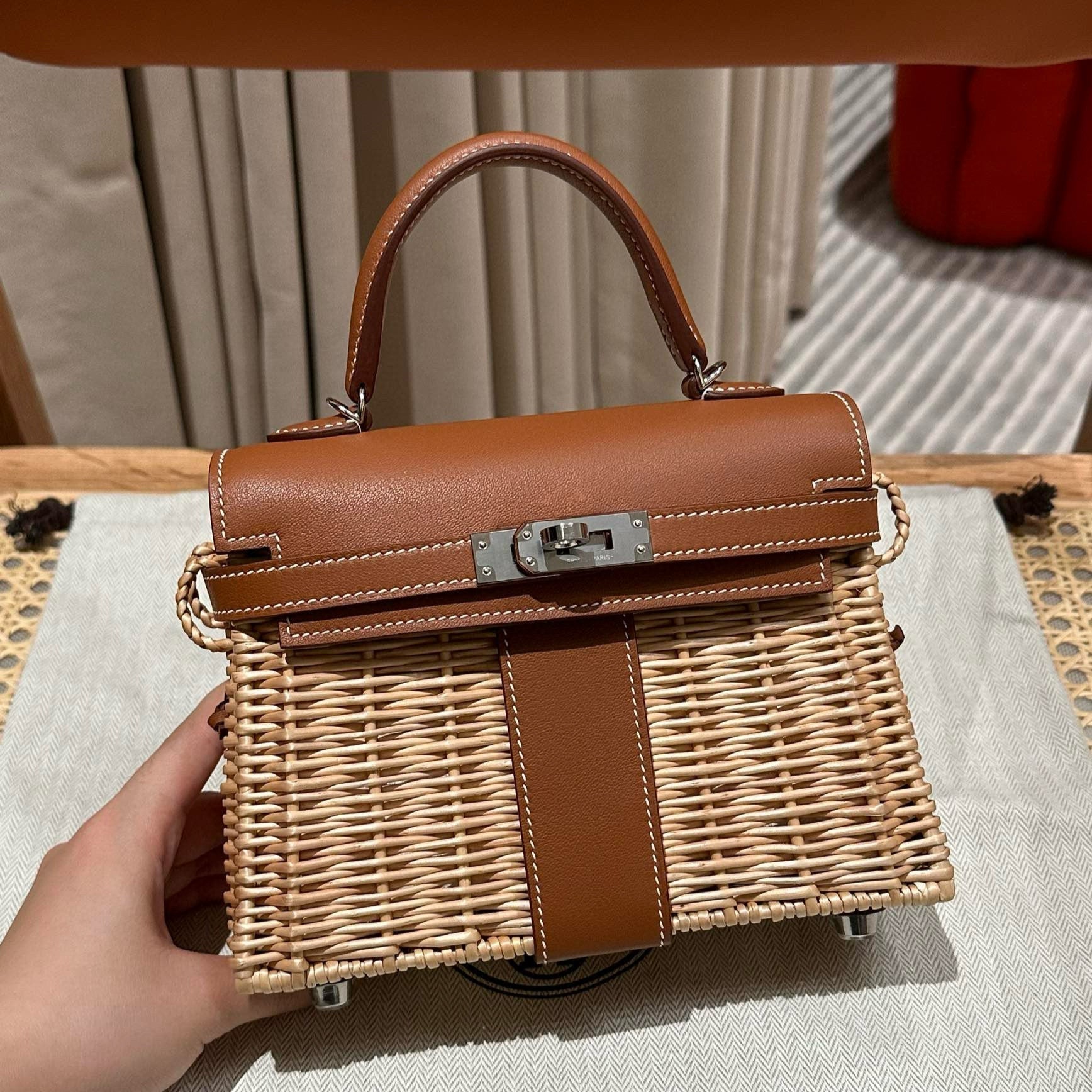 HERMES KELLY PICNIC HANDBAG IN BROWN & NATURAL LEATHER AND WICKER SILVER HARDWARE