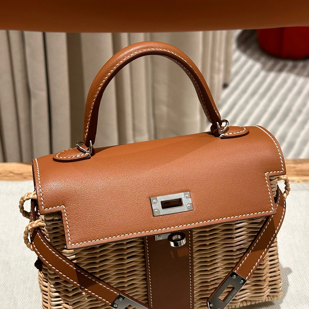 HERMES KELLY PICNIC HANDBAG IN BROWN & NATURAL LEATHER AND WICKER SILVER HARDWARE