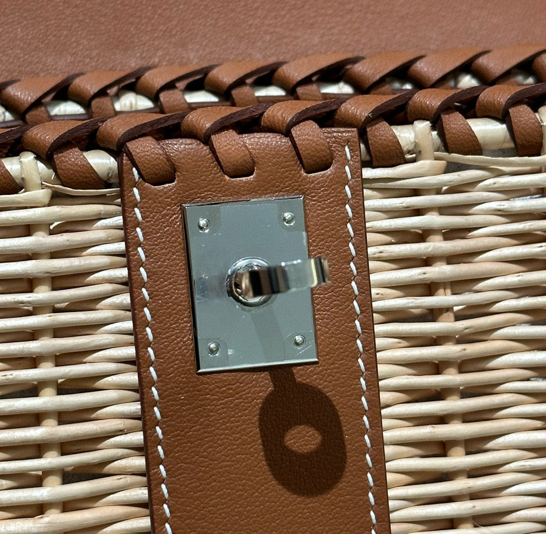 HERMES KELLY PICNIC HANDBAG IN BROWN & NATURAL LEATHER AND WICKER SILVER HARDWARE