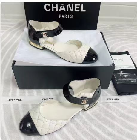 CHANEL CLASSIC MARY JANE FLATS IN WHITE AND BLACK QUILTED CALFSKIN