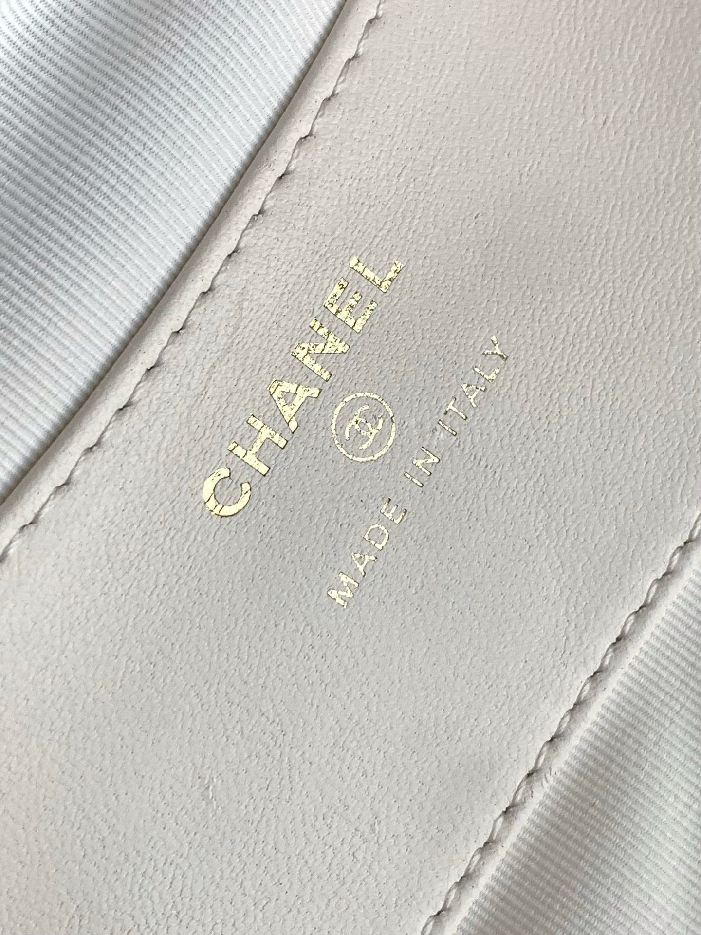 CHANEL MINI HOBO BAG 16 IN WHITE LAMBSKIN
