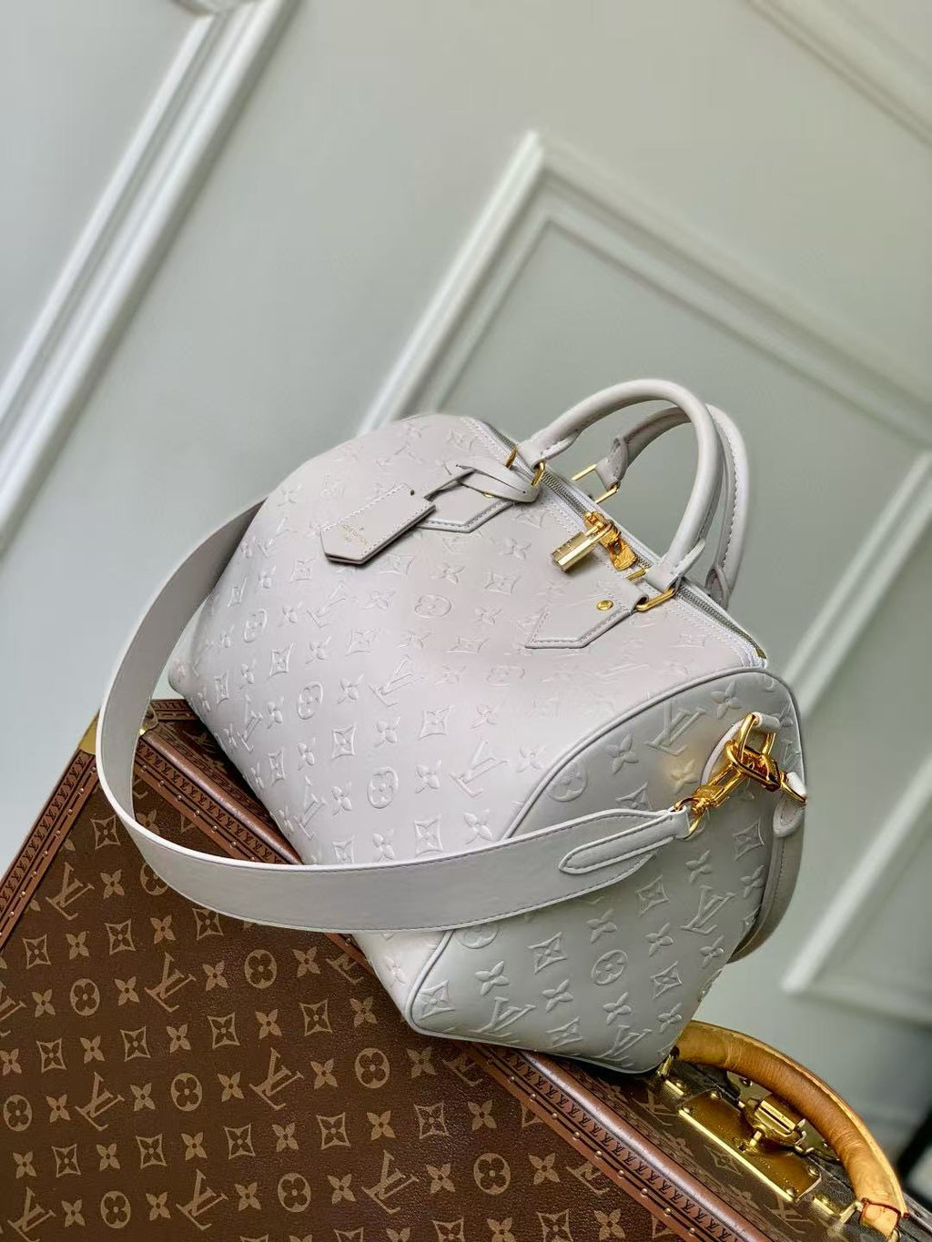LOUIS VUITTON SPEEDY BANDOULIERE 30 IN GREY EMBOSSED CALFSKIN