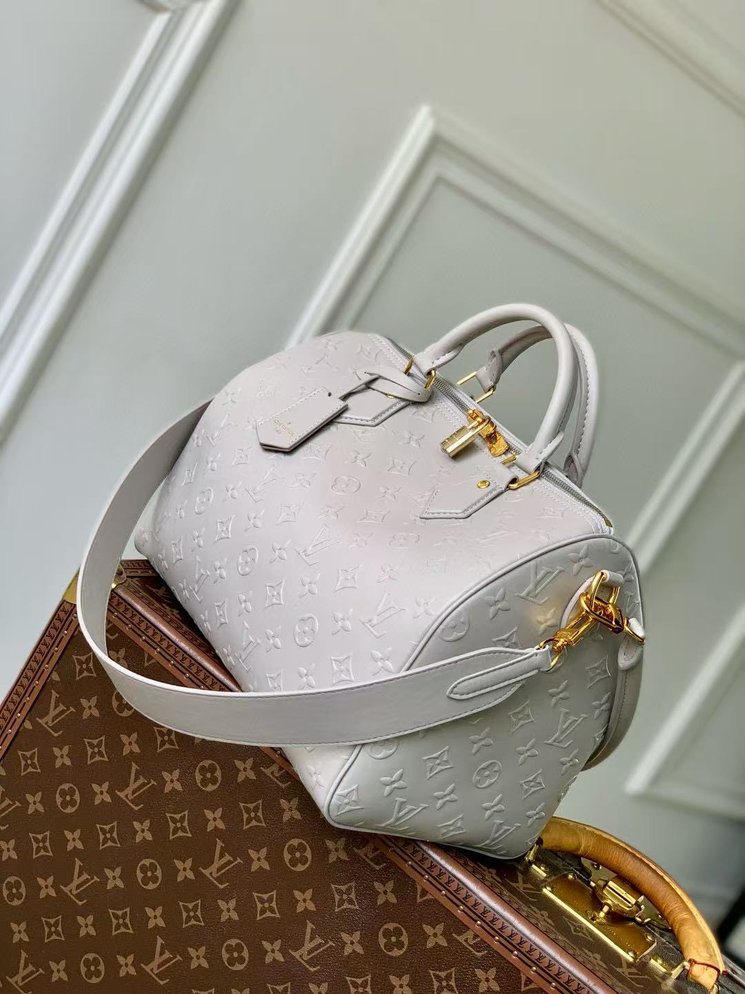 LOUIS VUITTON SPEEDY BANDOULIERE 30 IN GREY EMBOSSED CALFSKIN