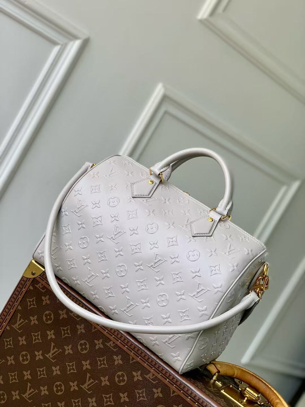 LOUIS VUITTON SPEEDY BANDOULIERE 30 IN GREY EMBOSSED CALFSKIN