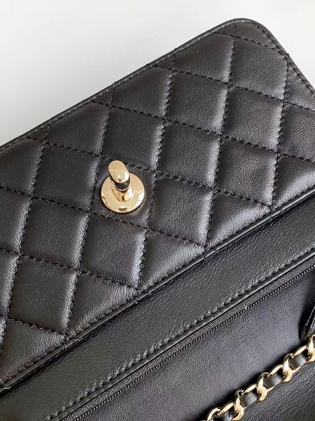 CHANEL FLAP BAG 19 IN BLACK CALFSKIN GOLD HARDWARE
