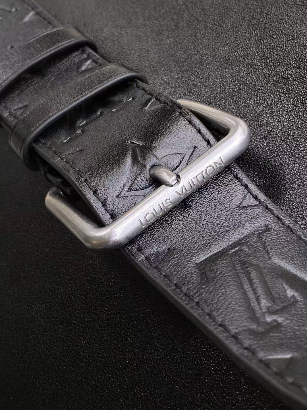 LOUIS VUITTON LV SHOULDER BAG 48 IN BLACK CALFSKIN EMBOSSED STRAP