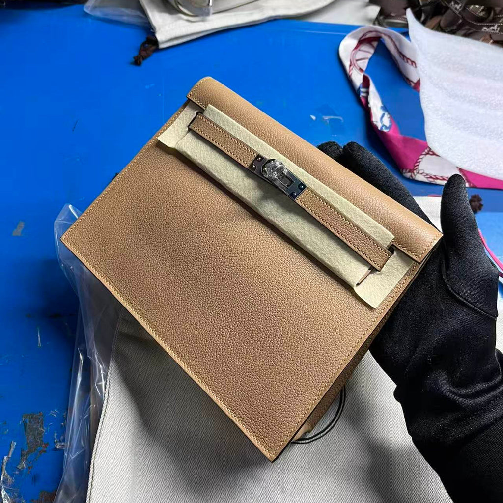 HERMES KELLY DANSE 22 TAN BROWN IN CALFSKIN SILVER HARDWARE