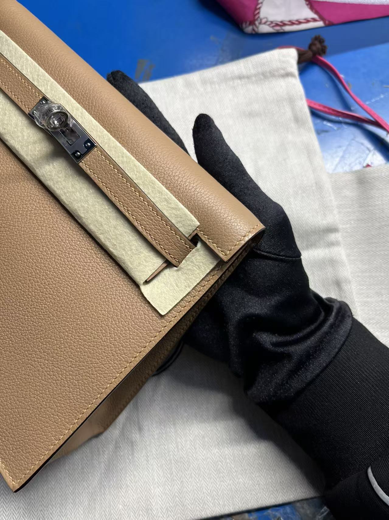 HERMES KELLY DANSE 22 TAN BROWN IN CALFSKIN SILVER HARDWARE