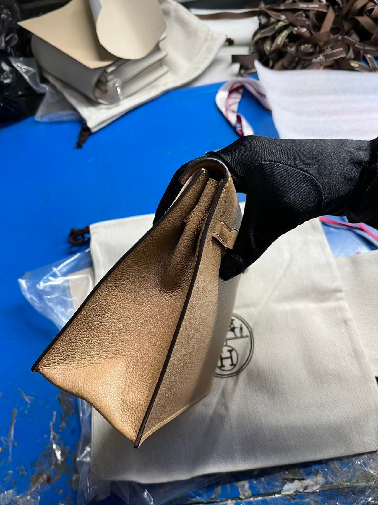 HERMES KELLY DANSE 22 TAN BROWN IN CALFSKIN SILVER HARDWARE