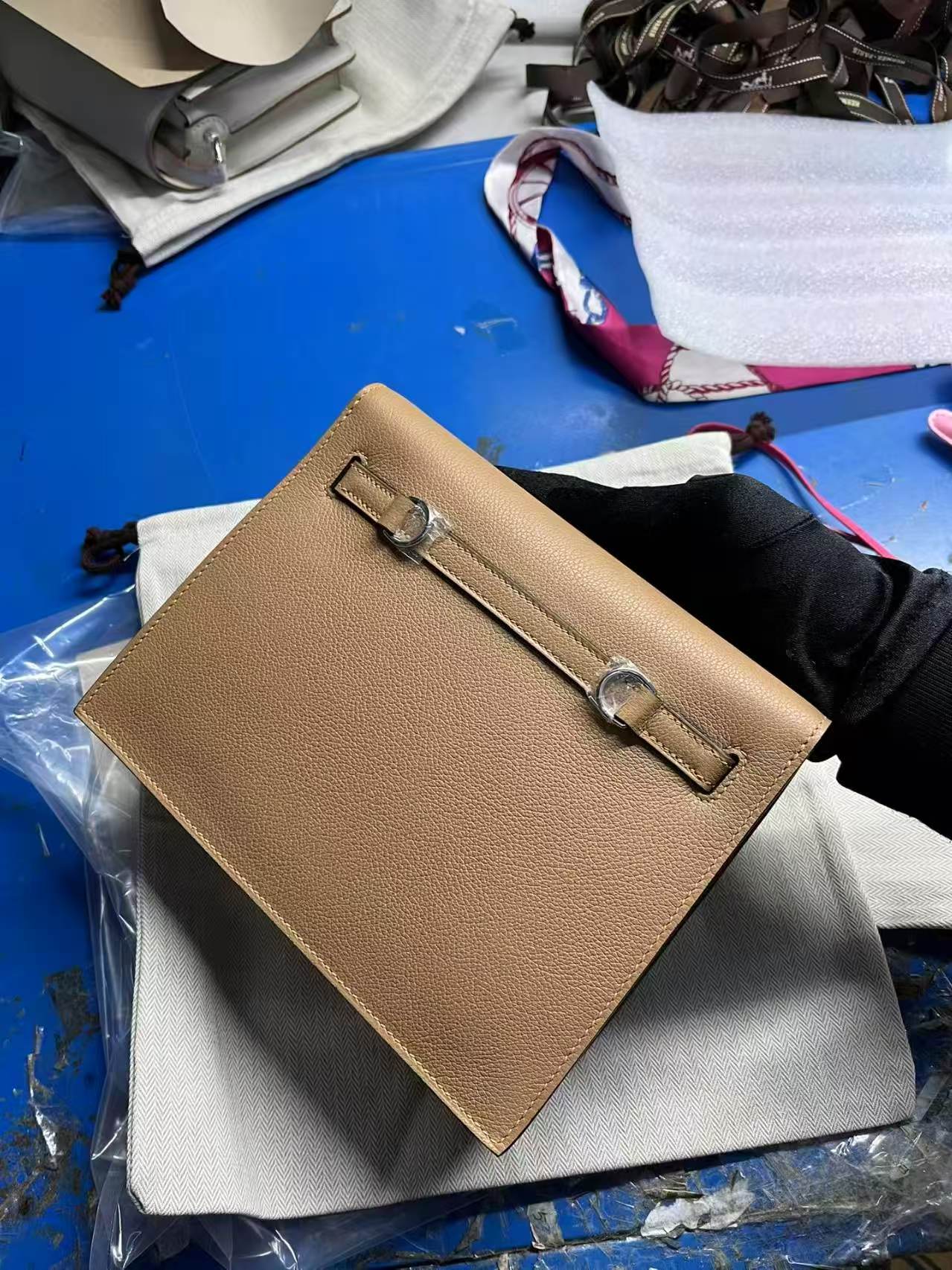 HERMES KELLY DANSE 22 TAN BROWN IN CALFSKIN SILVER HARDWARE