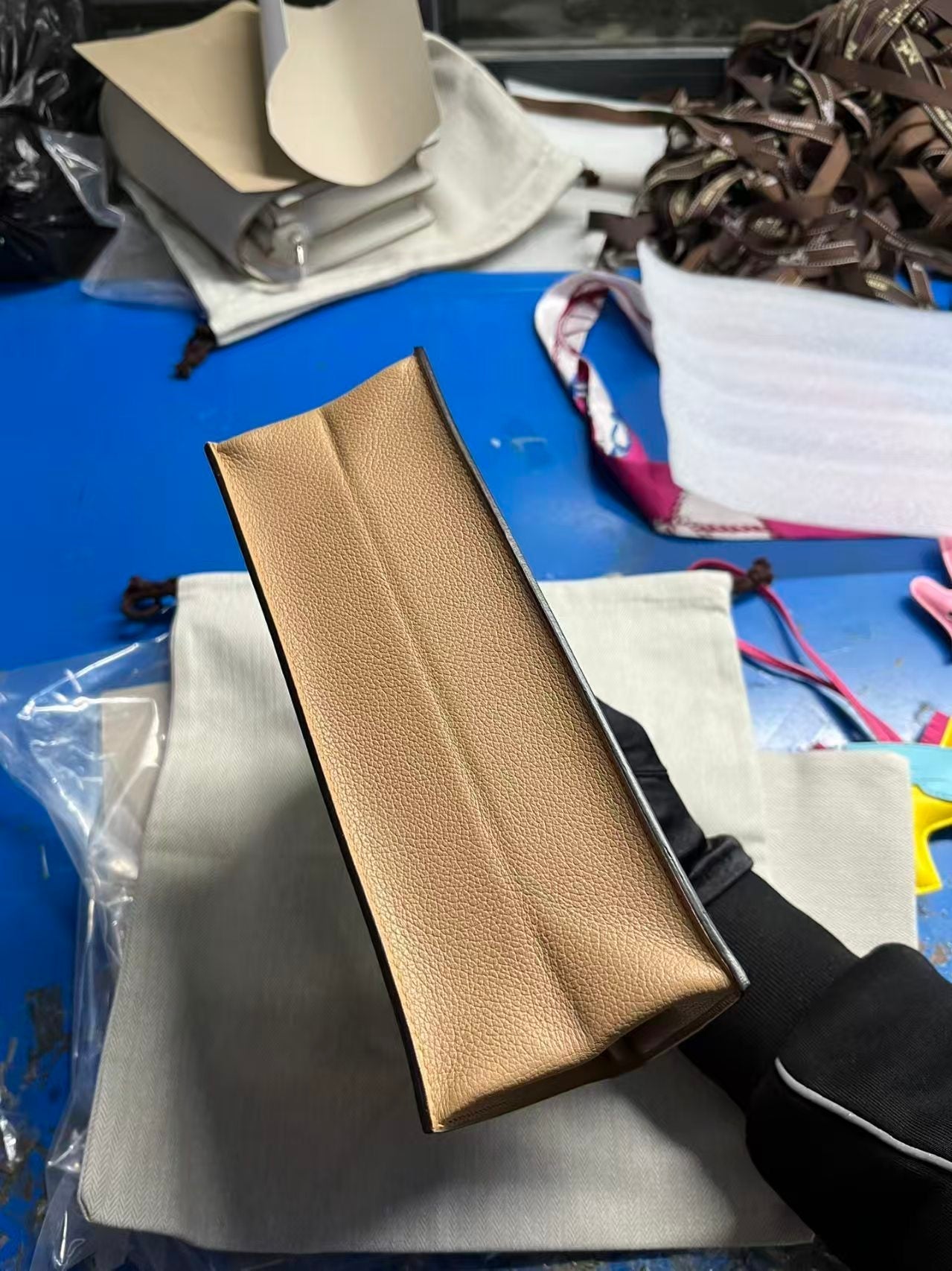 HERMES KELLY DANSE 22 TAN BROWN IN CALFSKIN SILVER HARDWARE