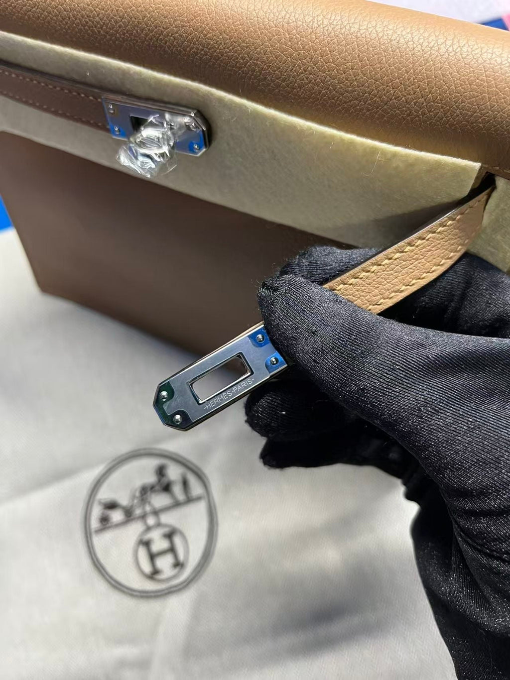 HERMES KELLY DANSE 22 TAN BROWN IN CALFSKIN SILVER HARDWARE