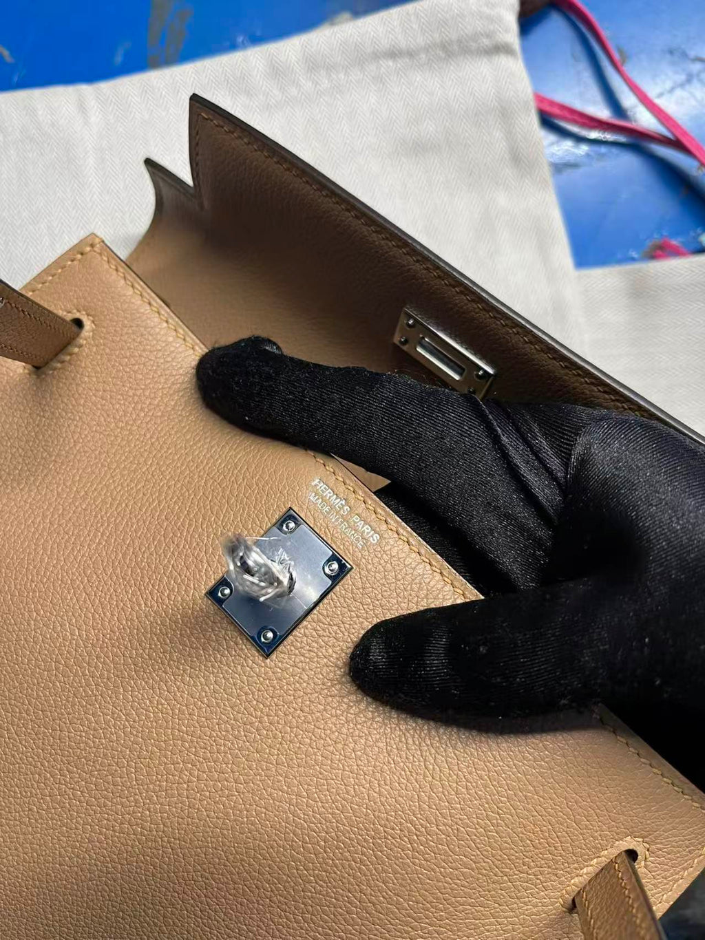 HERMES KELLY DANSE 22 TAN BROWN IN CALFSKIN SILVER HARDWARE