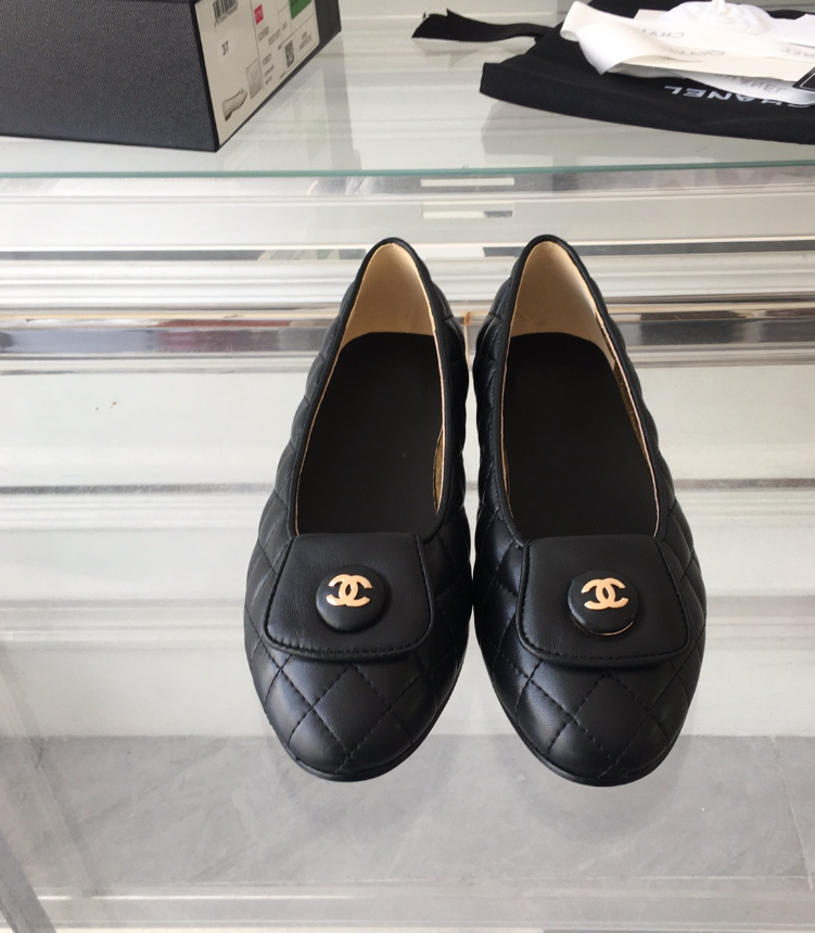 CHANEL ballet flat black quilted gold  lock