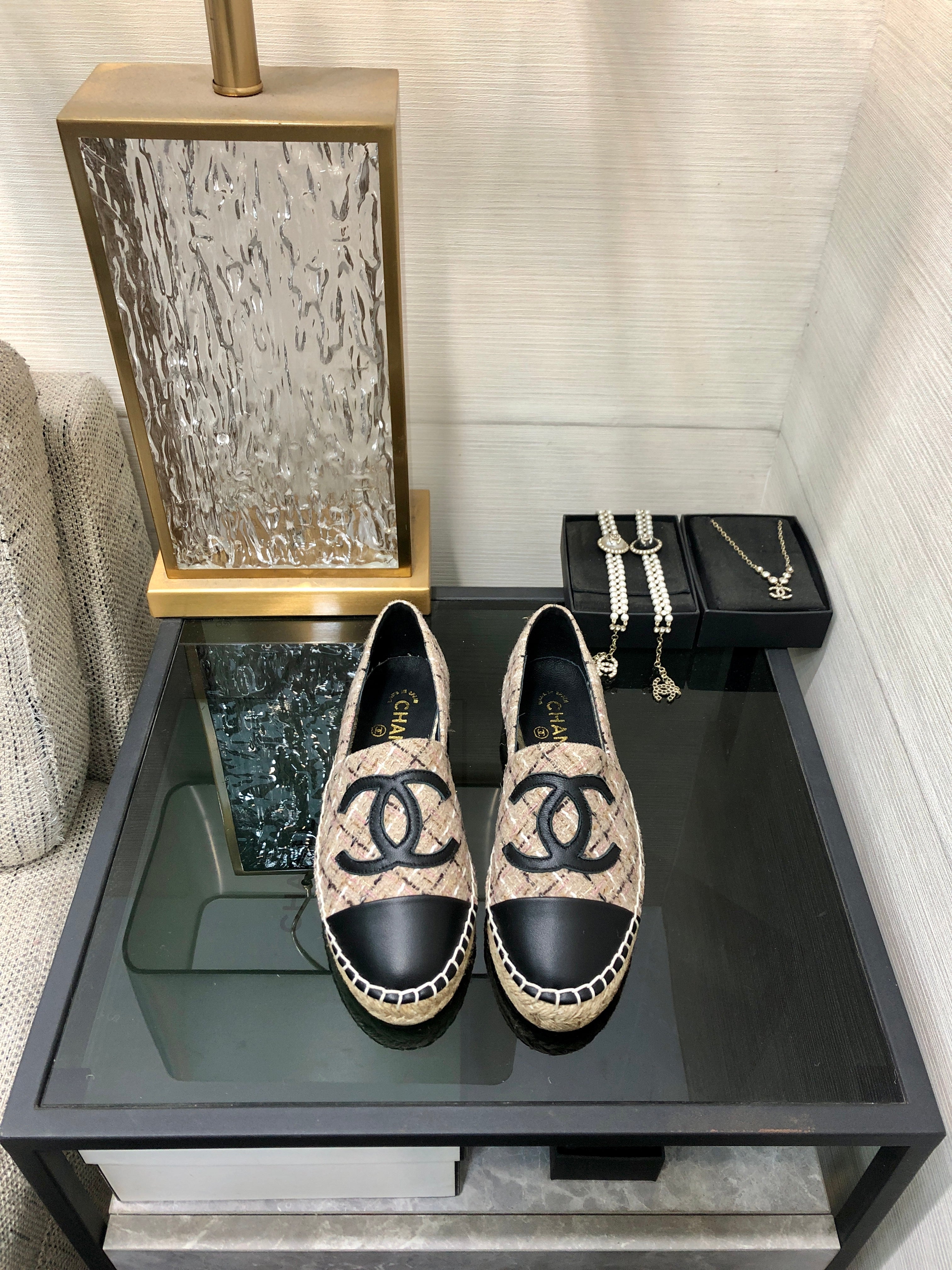 CHANEL ESPADRILLE CAMEL BEIGE TWEED FABRIC AND BLACK CALFSKIN FLATS