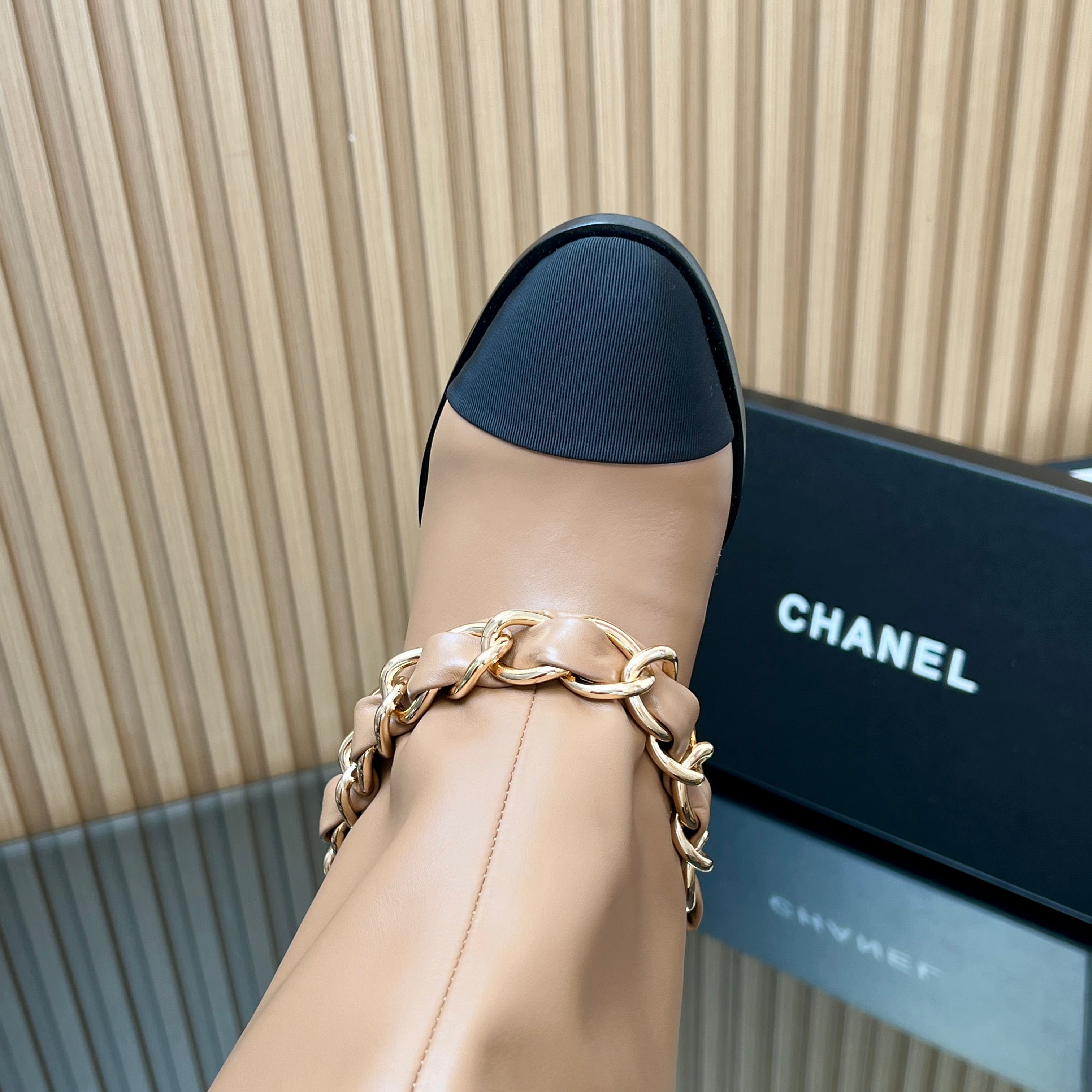 CHANEL 25S KNEE-HIGH HEELED BOOTS 65MM IN BEIGE CALFSKIN GOLD HARDWRE