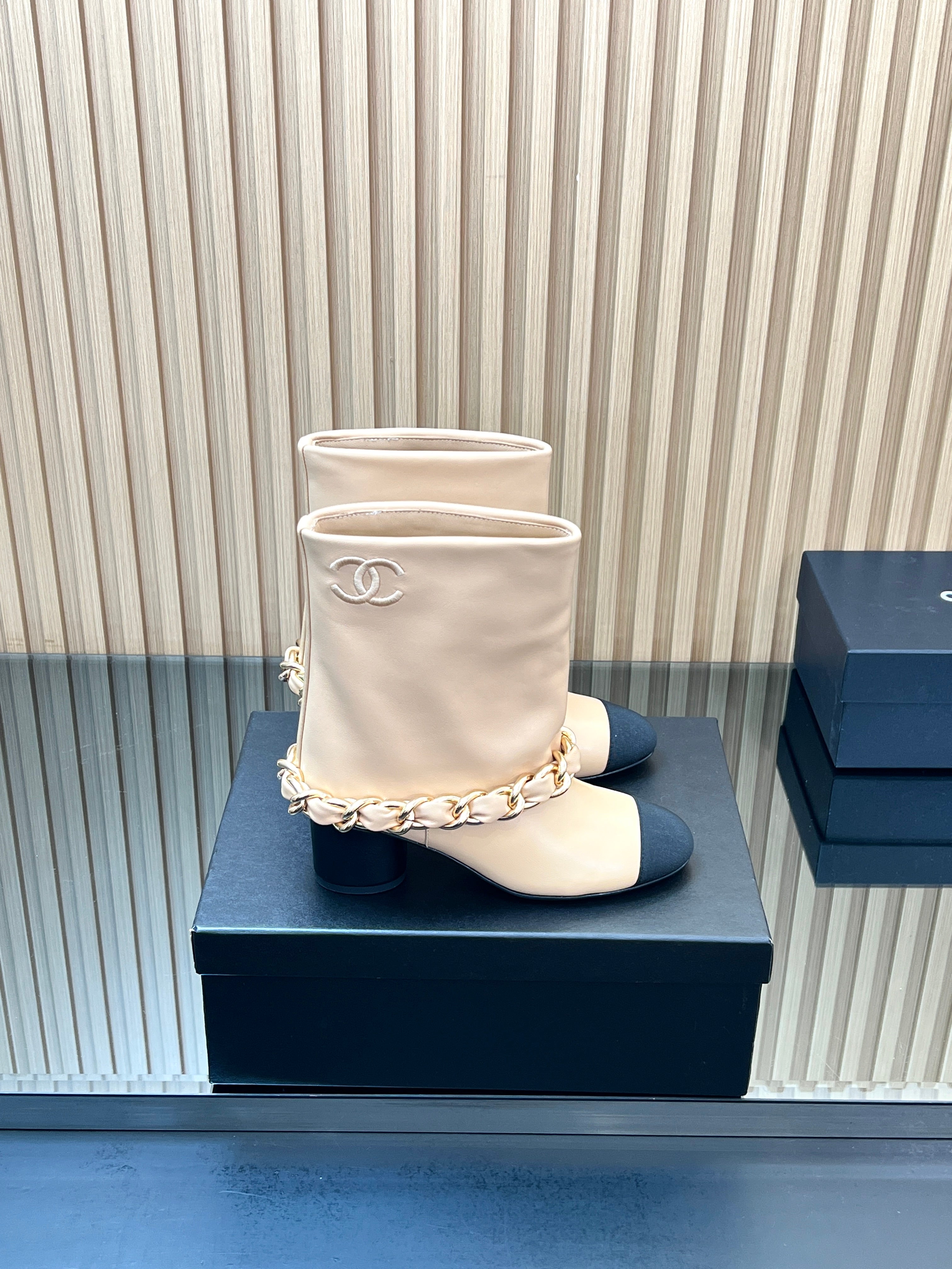 CHANEL 25S LOW BOOTS 65MM IN BEIGE CALFSKIN GOLD HARDWARE