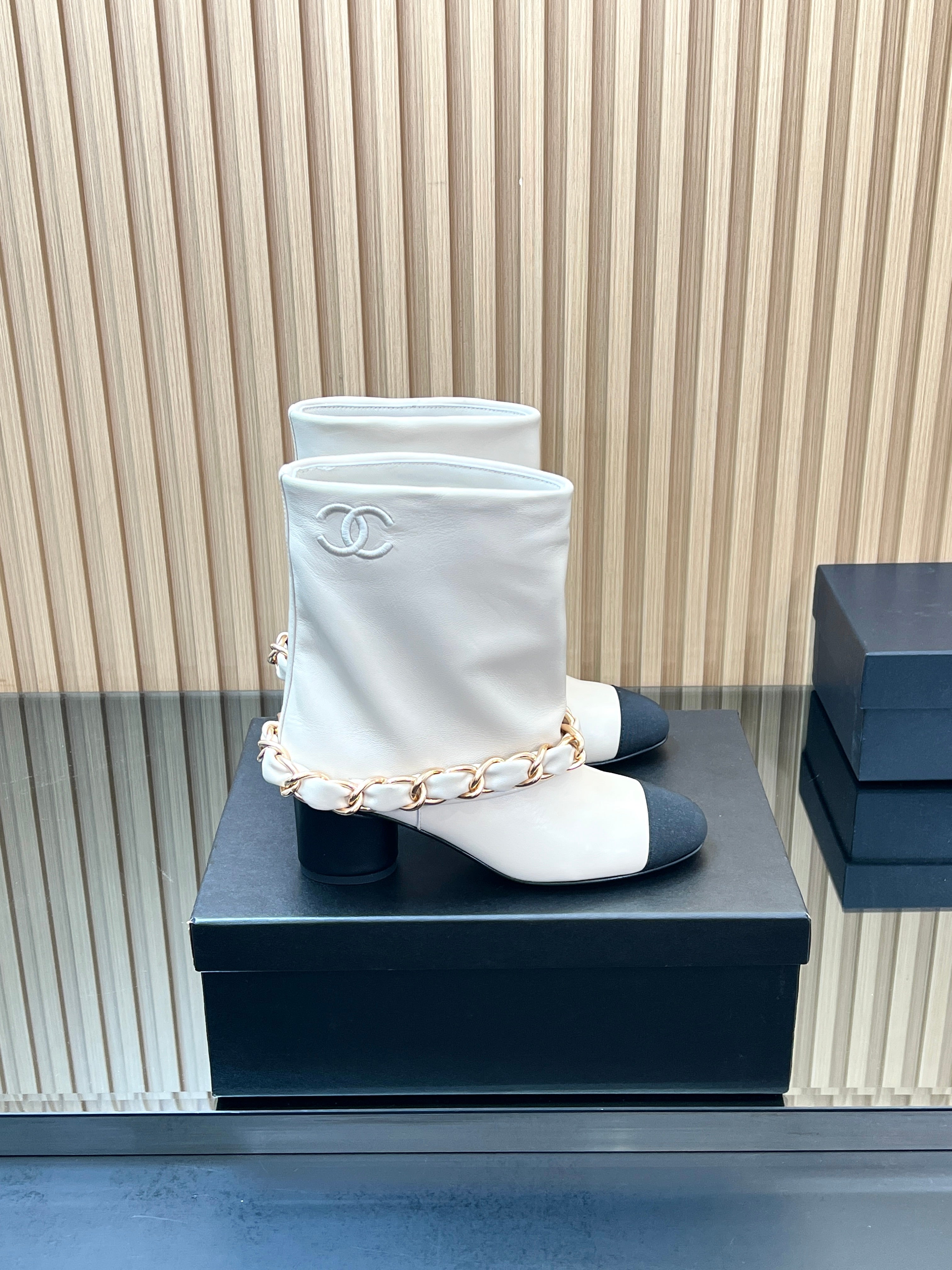 CHANEL 25S LOW BOOTS 65MM IN WHITE CALFSKIN GOLD HARDWRE