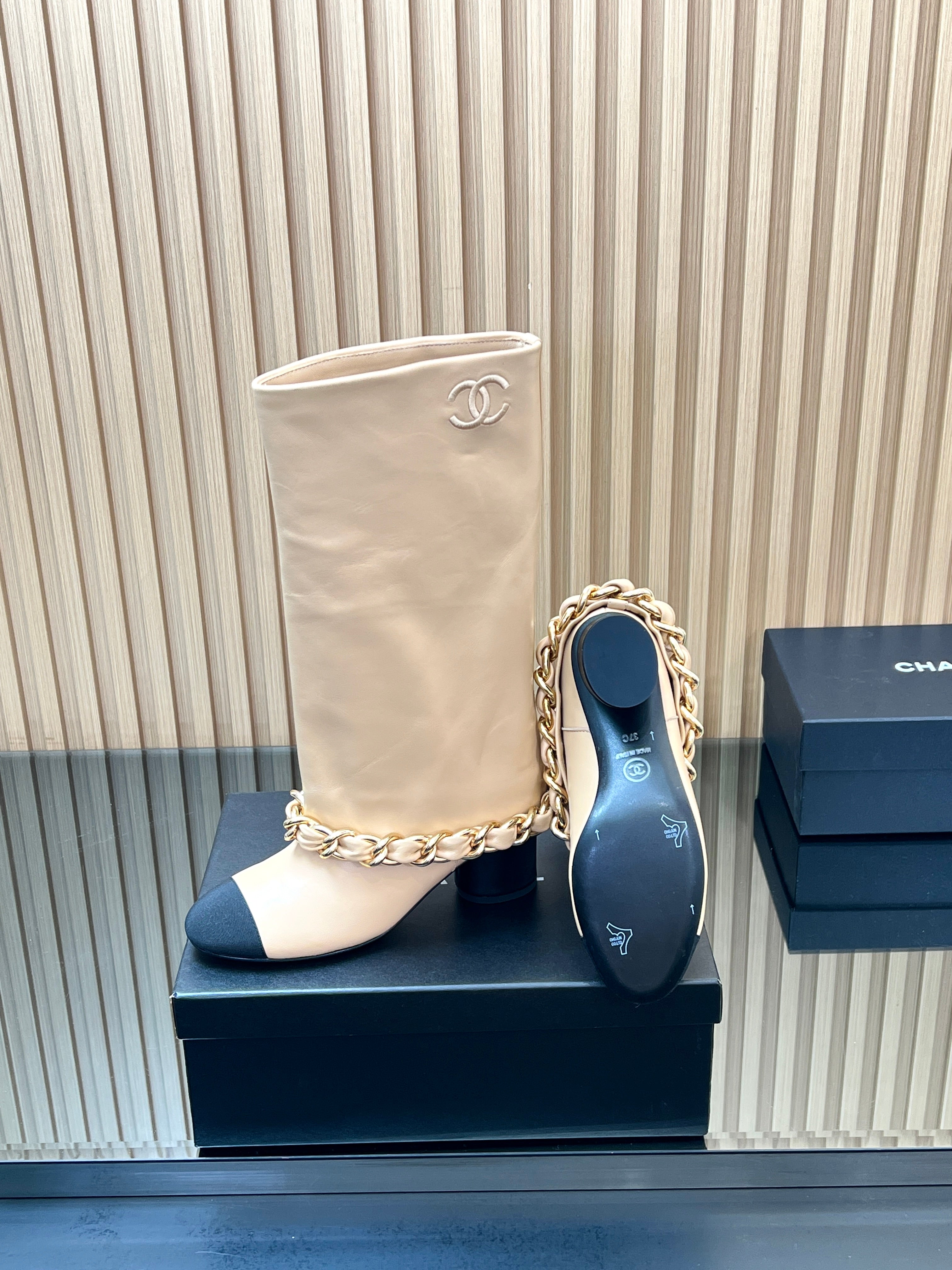 CHANEL 25S HIGH BOOTS 65MM IN BEIGE CALFSKIN GOLD HARDWARE