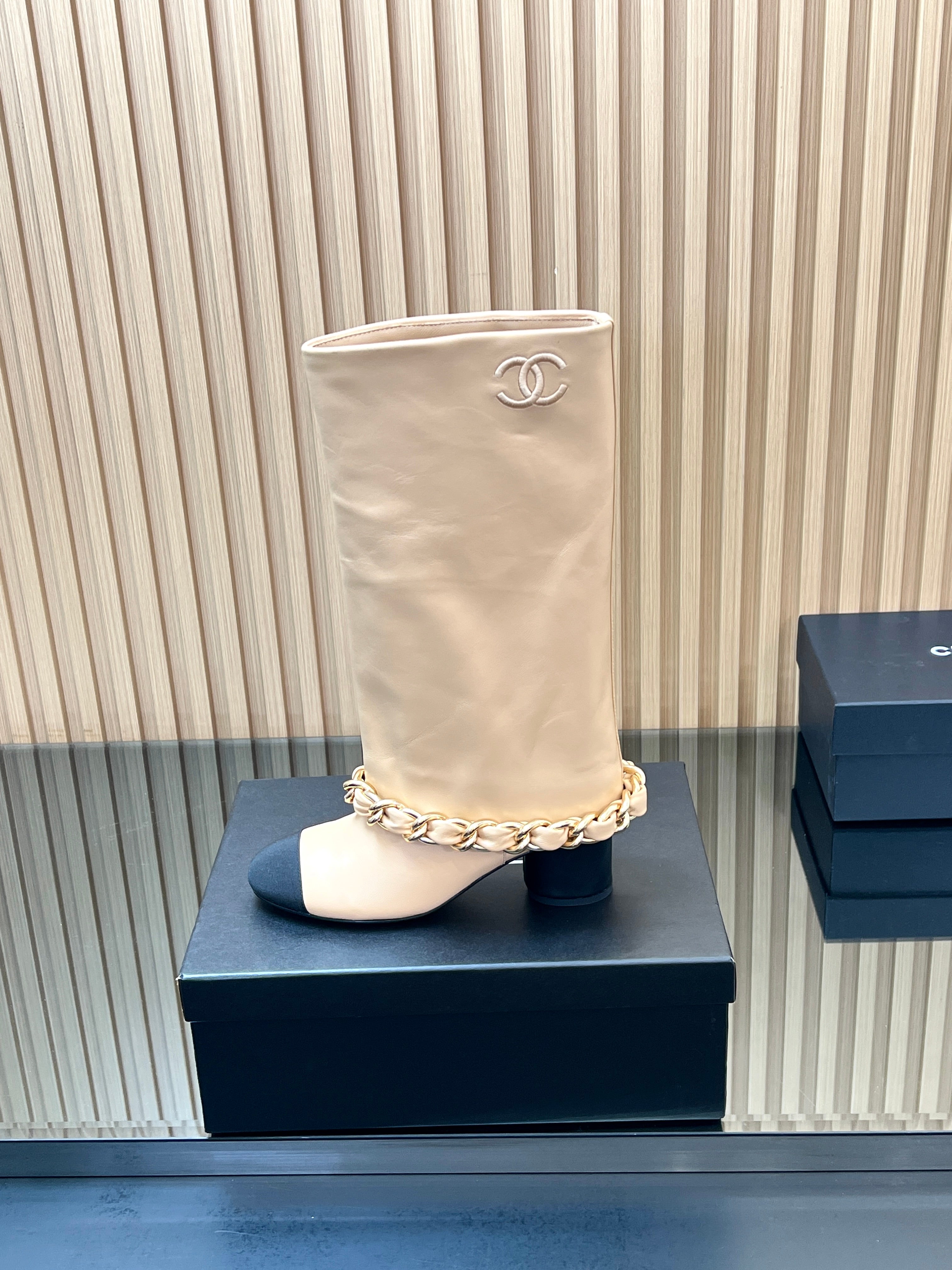 CHANEL 25S HIGH BOOTS 65MM IN BEIGE CALFSKIN GOLD HARDWRE