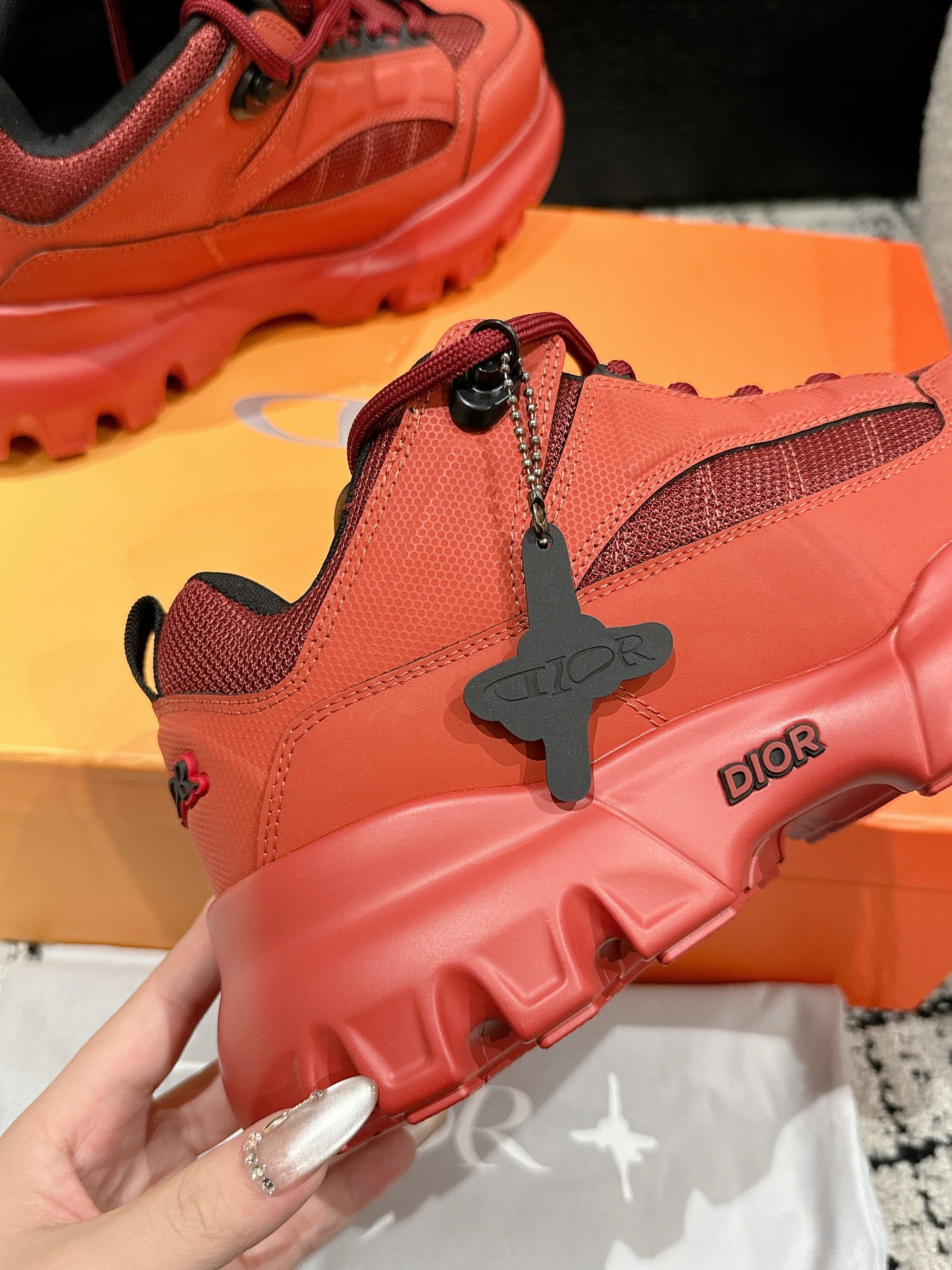 DIOR SNEAKER IN RUBY RED CALFSKIN AND BREATHABLE MESH 175307