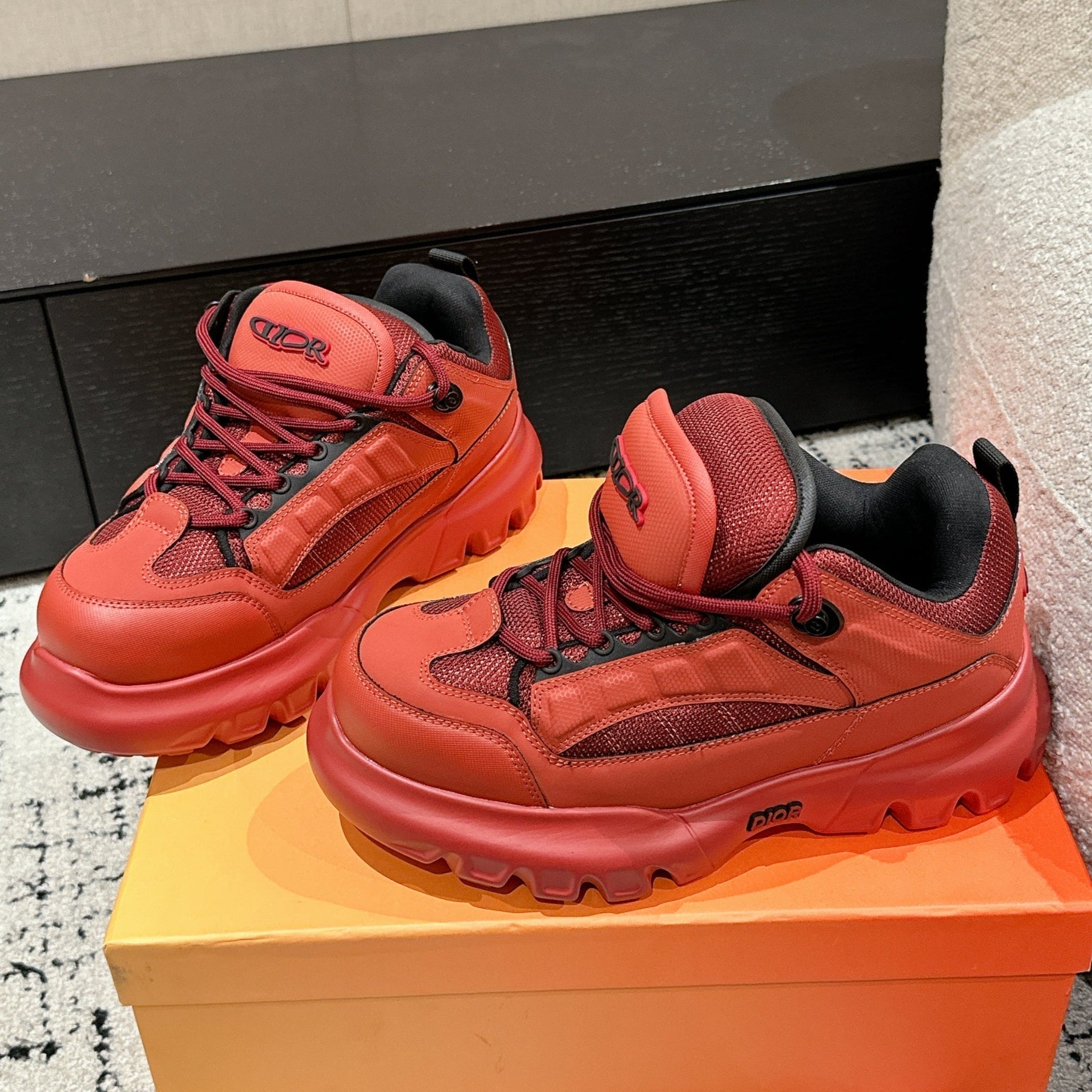DIOR SNEAKER IN RUBY RED CALFSKIN AND BREATHABLE MESH 175307