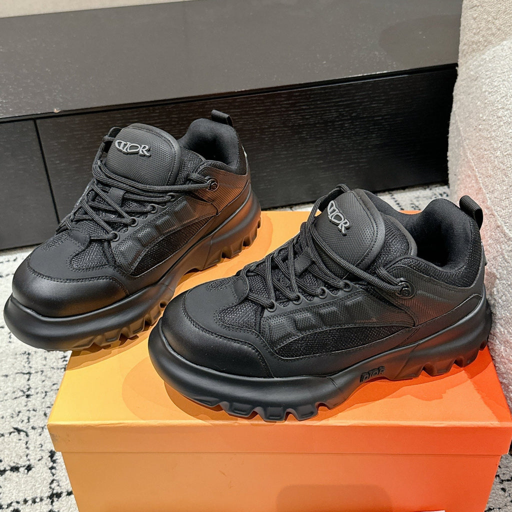 DIOR SNEAKER IN BLACK CALFSKIN AND BREATHABLE MESH 175308