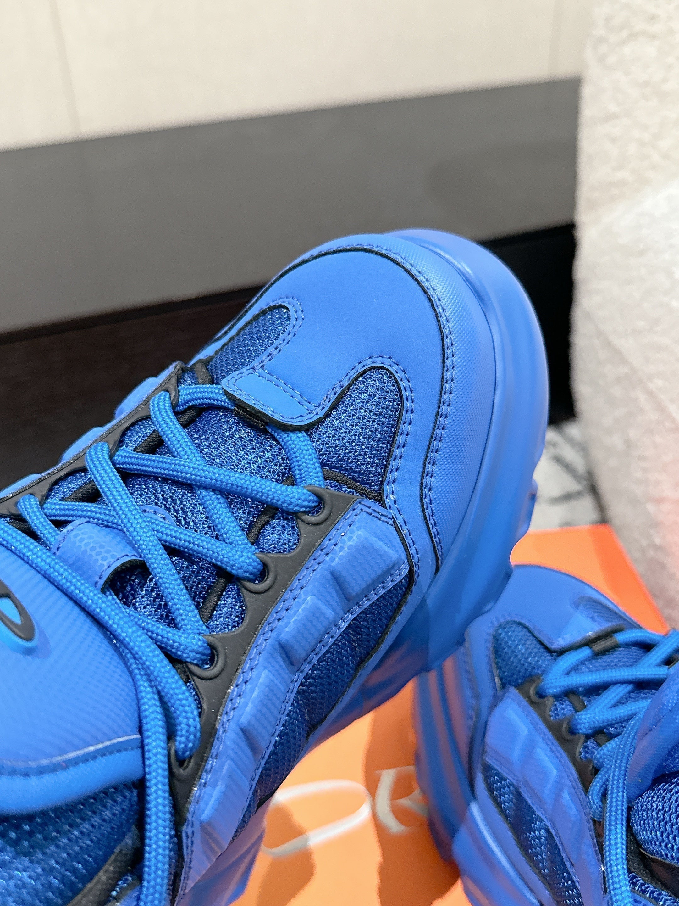 DIOR SNEAKER IN COBALT BLUE CALFSKIN AND BREATHABLE MESH 175311