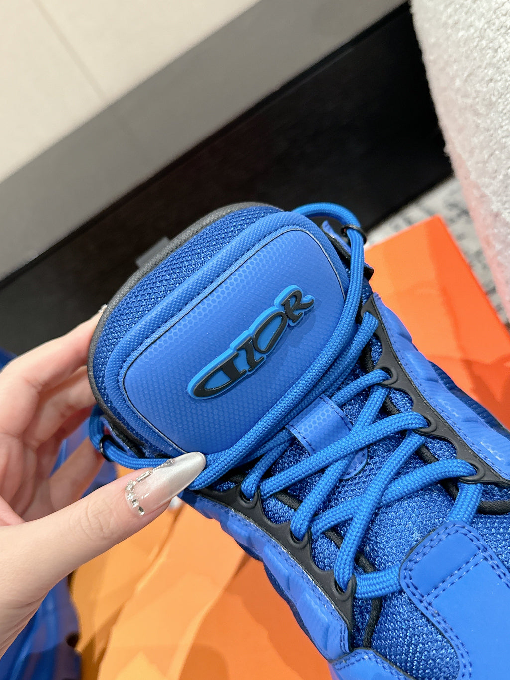 DIOR SNEAKER IN COBALT BLUE CALFSKIN AND BREATHABLE MESH 175311