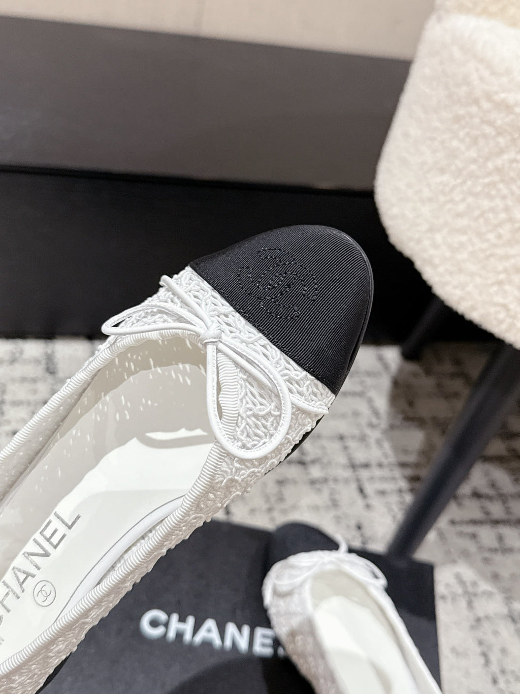 CHANEL BALLET FLAT 25S IN WHITE MIX BLACK TWEED