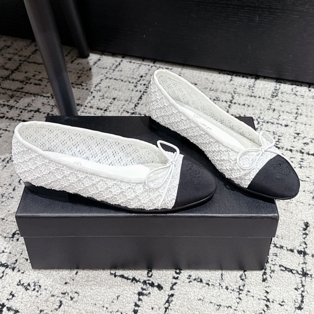 CHANEL BALLET FLAT 25S IN WHITE MIX BLACK TWEED