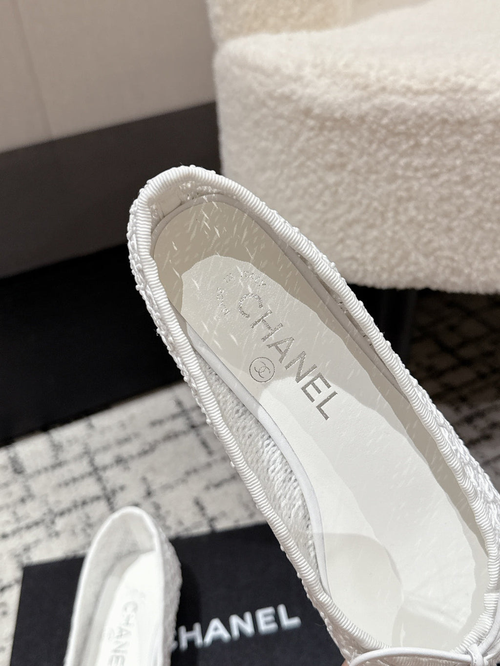 CHANEL BALLET FLAT 25S IN WHITE MIX BLACK TWEED