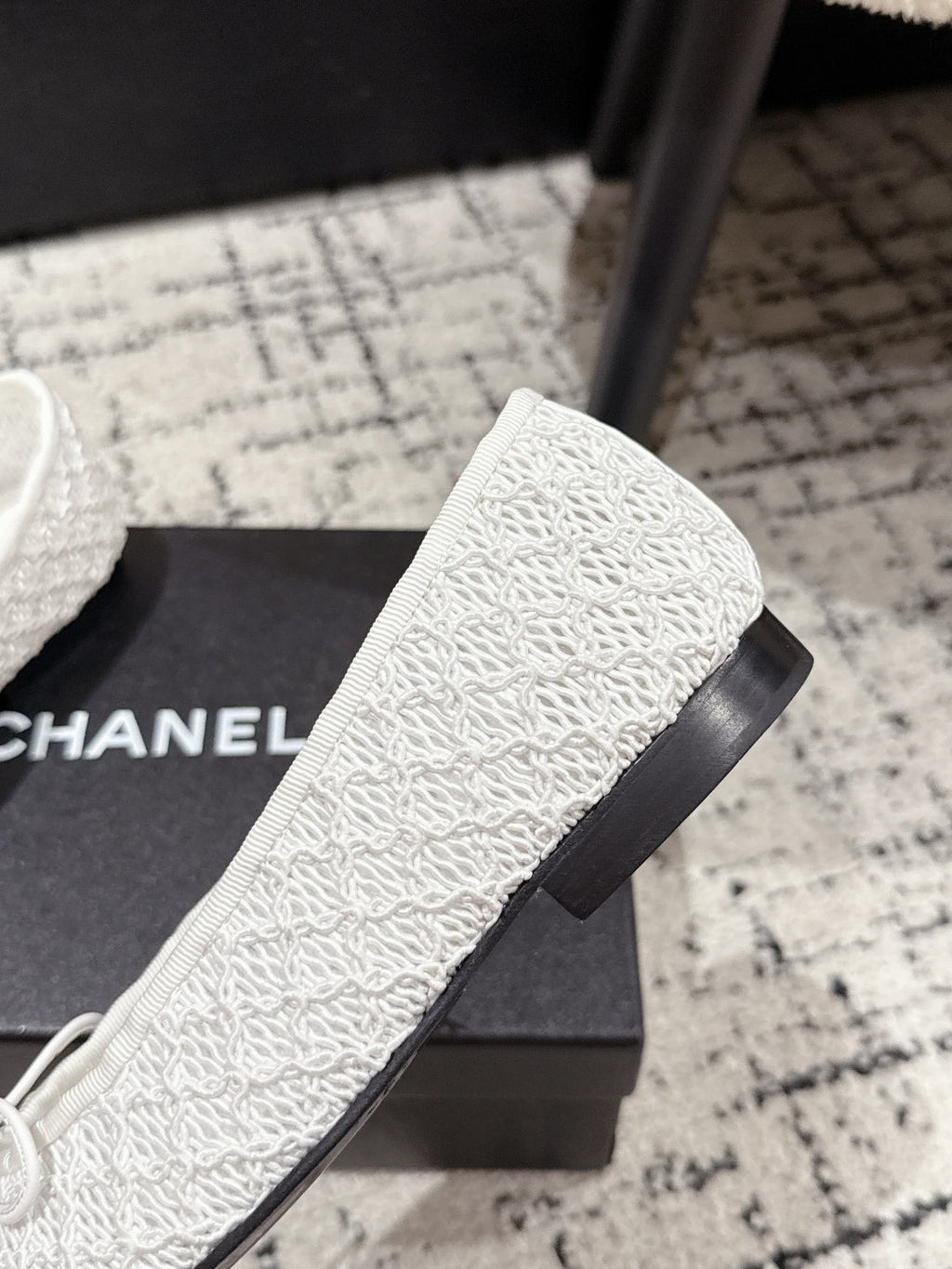 CHANEL BALLET FLAT 25S IN WHITE MIX BLACK TWEED