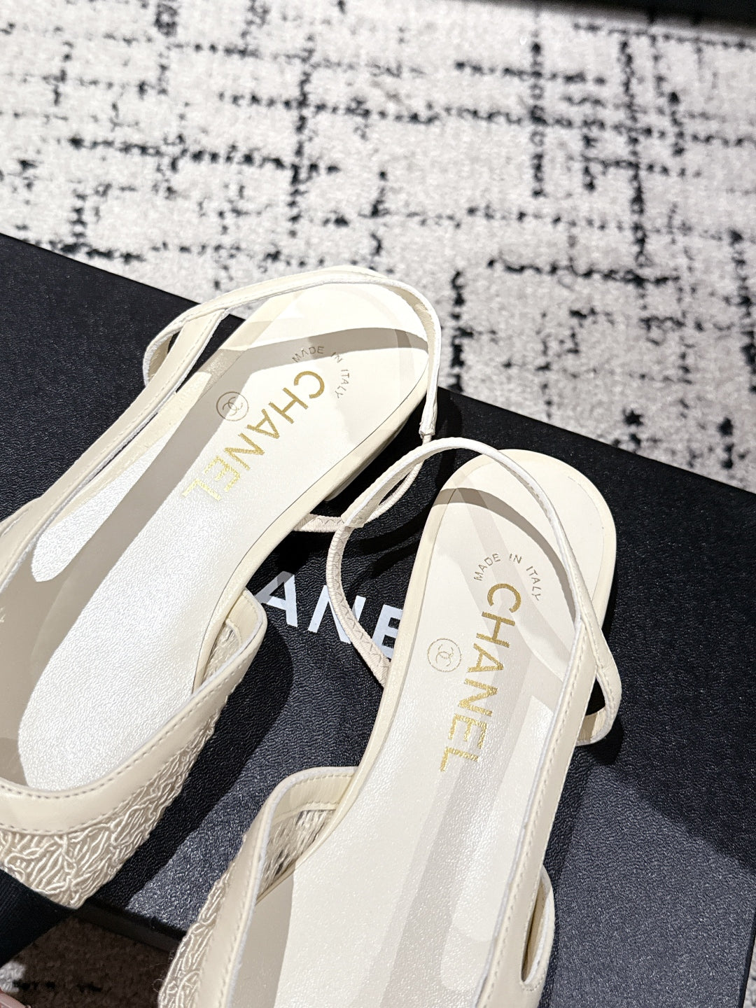 CHANEL SLINGBACK 25S IN OFF WHITE AND BLACK FABRIC