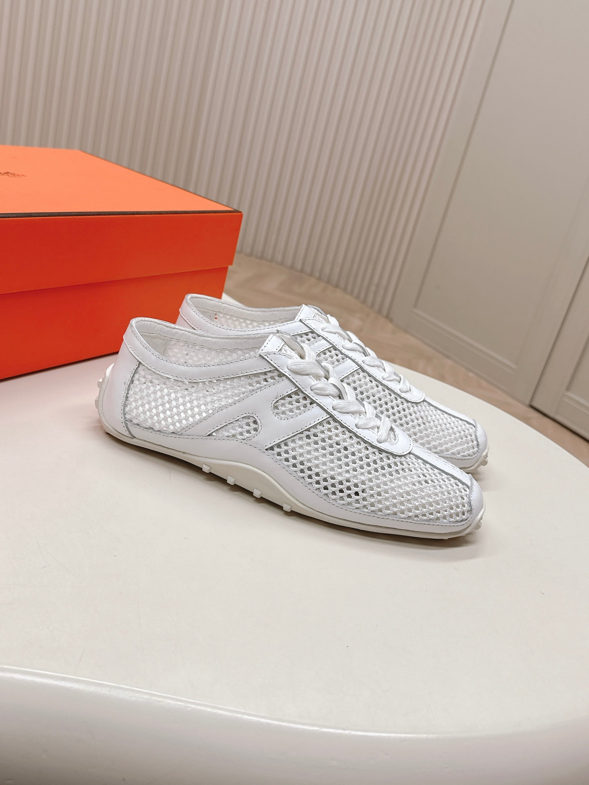 HERMES KIGA SNEAKER IN WHITE CROCHET KNIT AND CALFSKIN