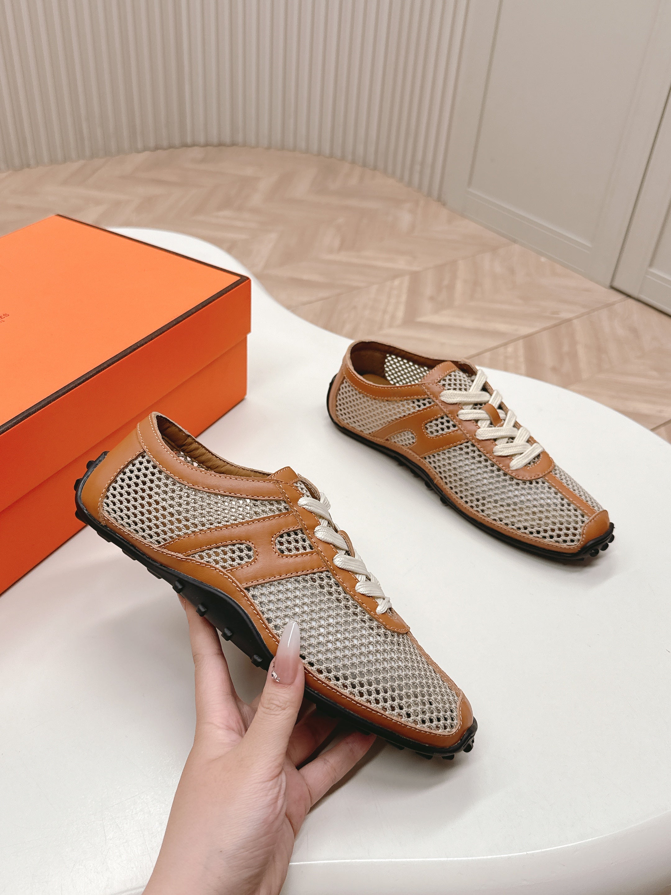 HERMES KIGA SNEAKER IN WHITE CROCHET KNIT AND BRONZE BROWN CALFSKIN