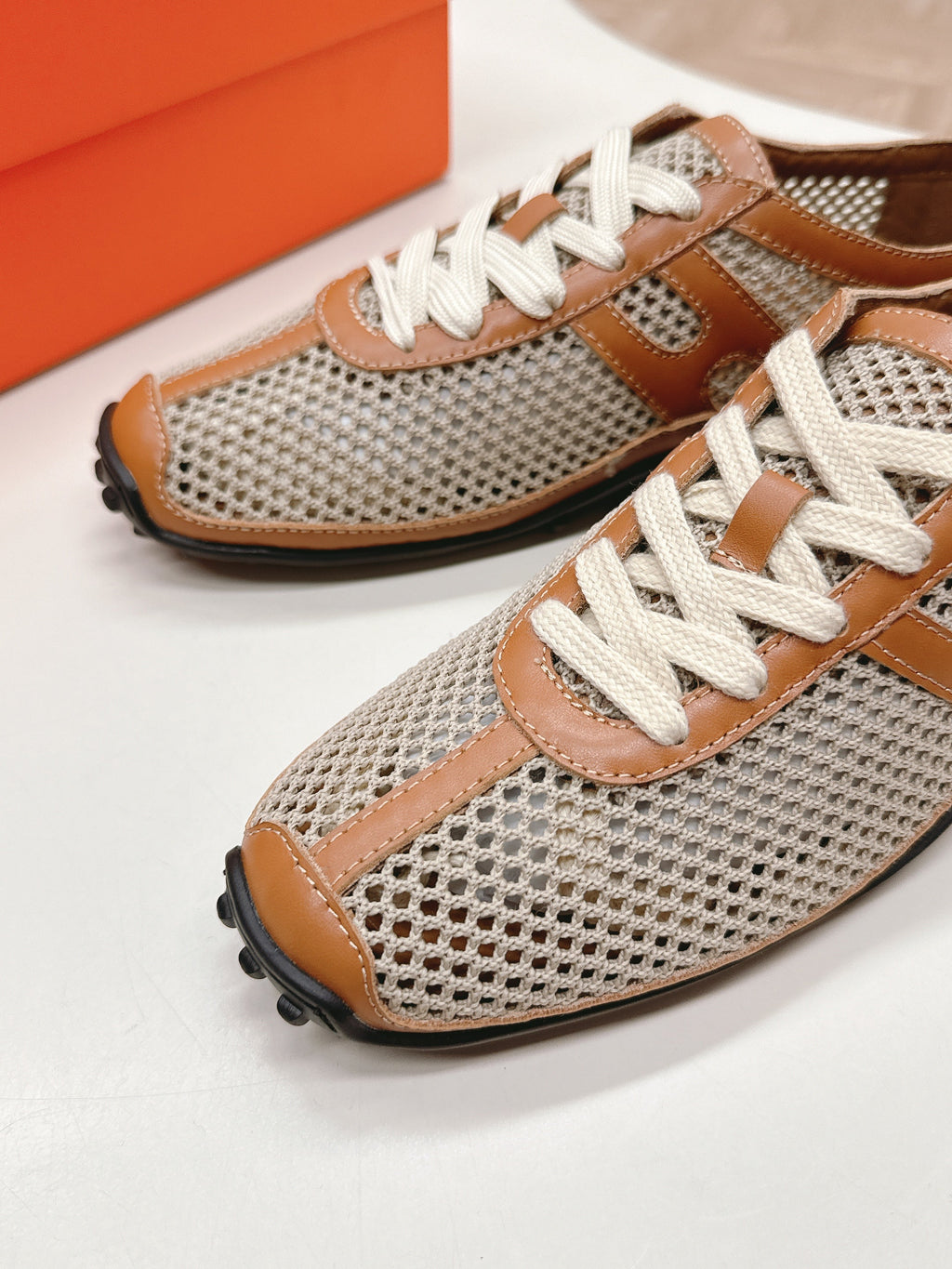 HERMES KIGA SNEAKER IN WHITE CROCHET KNIT AND BRONZE BROWN CALFSKIN