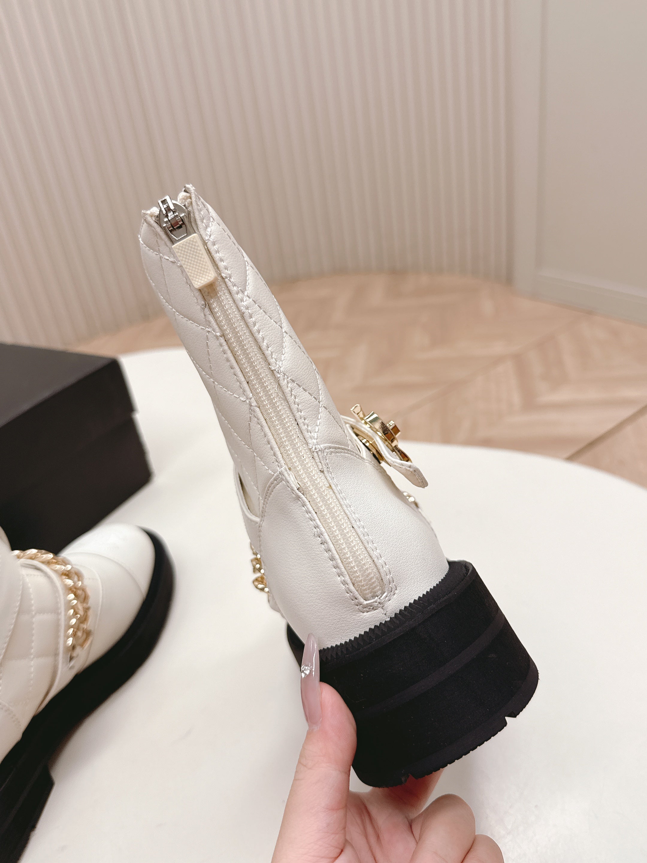 CHANEL ANKLE BOOTS 25S IN WHITE LAMBSKIN WITH GOLD HARDWARE