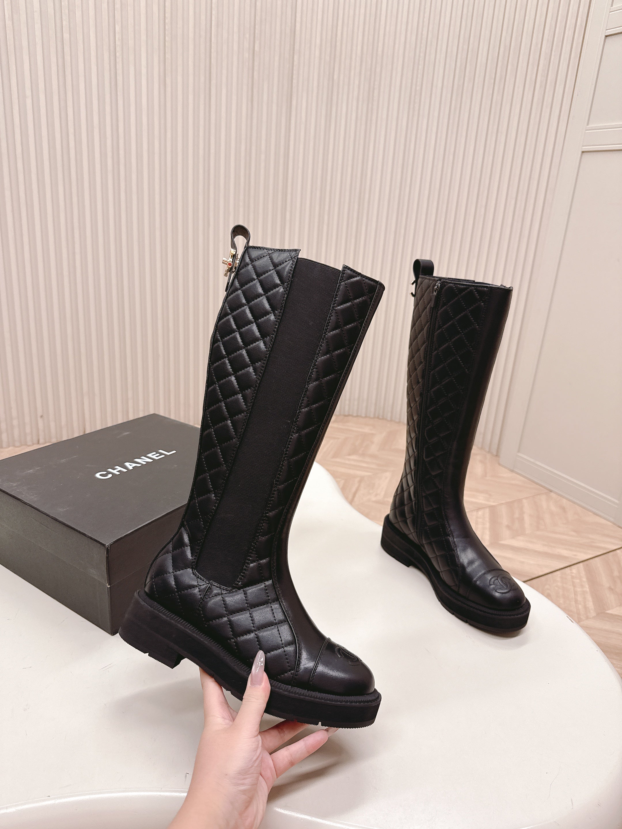 CHANEL KNEE-HIGH BOOTS 25S IN BLACK LAMBSKIN