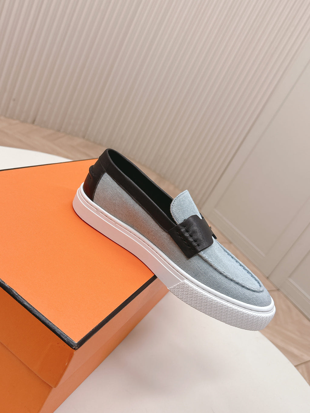 HERMES 25S SLIP-ON IN BLUE DENIM AND BLACK LAMBSKIN