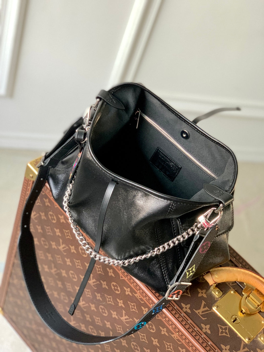 LOUIS VUITTON CARRYALL CARGO VIBE PM 33.5 IN BLACK LAMBSKIN COLORFUL MONOGRAM TAG