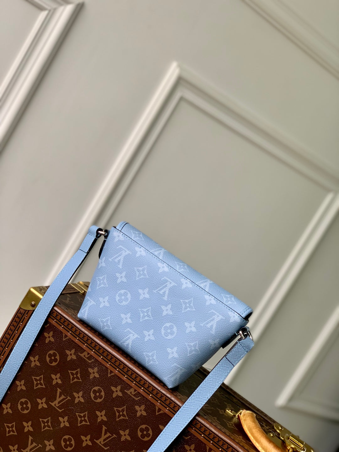 LOUIS VUITTON PULSE MESSENGER 22.5 IN BLUE MONOGRAM COATED CANVAS AND CALFSKIN