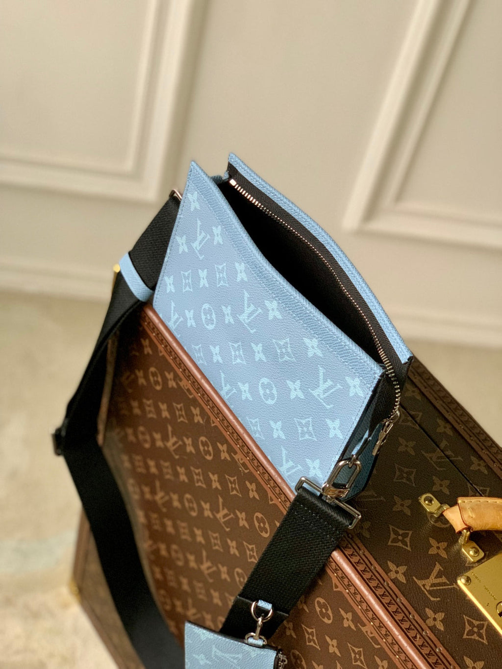 LOUIS VUITTON GASTON WEARABLE WALLET 22 IN BLUE MONOGRAM COATED CANVAS
