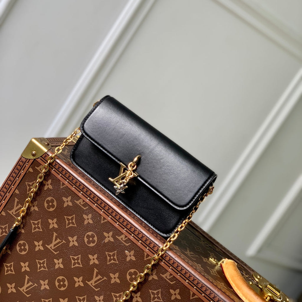 LOUIS VUITTON WALLET ON CHAIN BLOOM 20 IN BLACK CALFSKIN