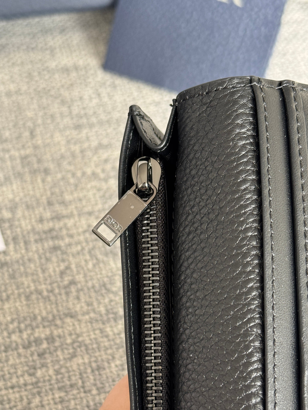 DIOR VERTICAL BIFOLD WALLET 19 IN BLACK GRAINED CALFSKIN MIX BLUE MONOGRAM OBLIQUE JACQUARD