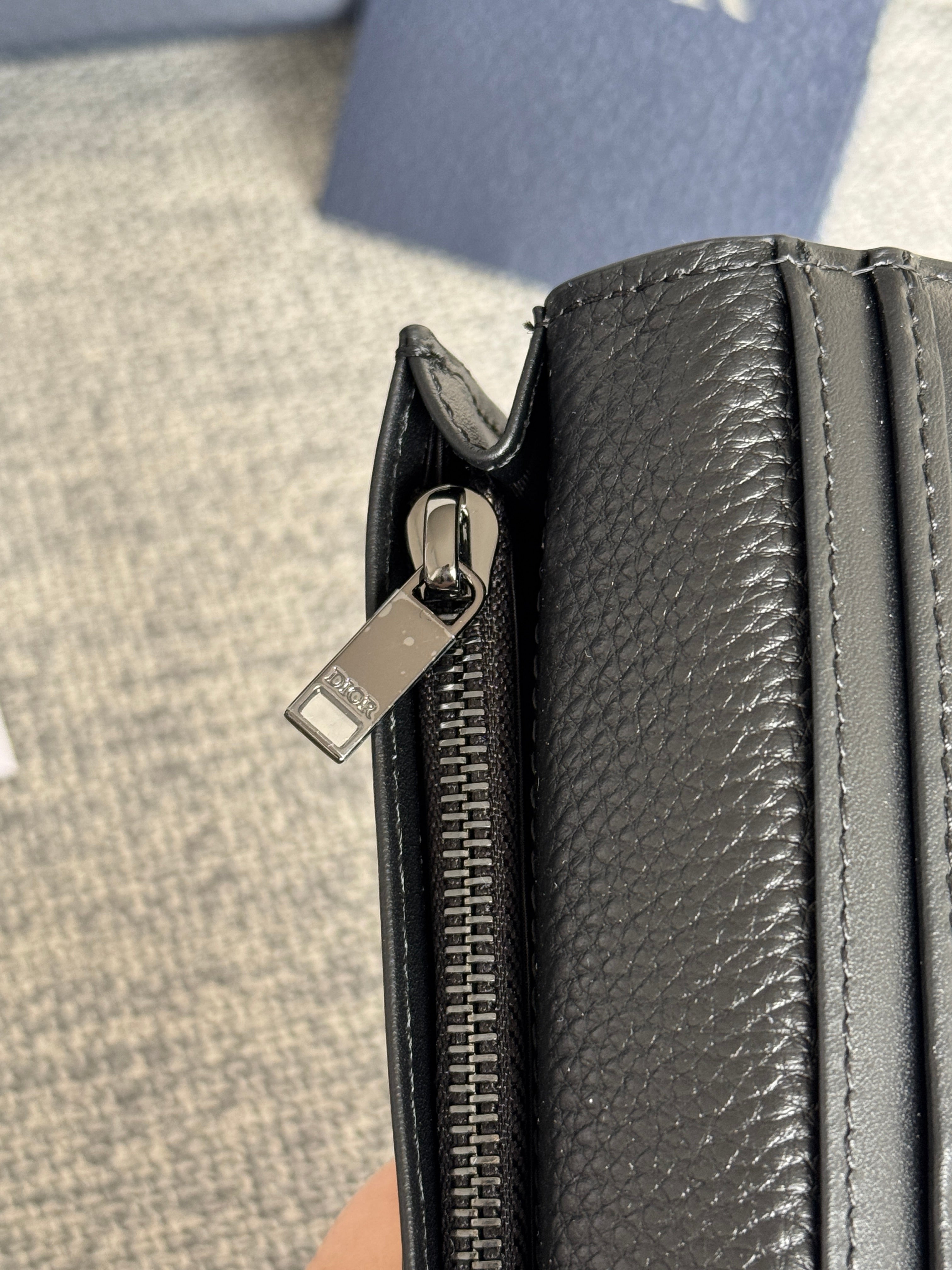 DIOR VERTICAL BIFOLD WALLET 19 IN BLACK GRAINED CALFSKIN MIX BLUE MONOGRAM OBLIQUE JACQUARD