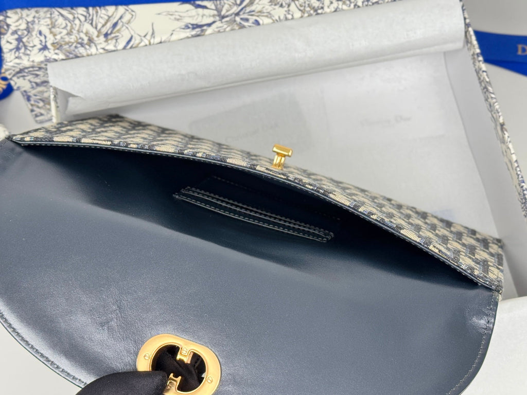 DIOR 25S 30 MONTAIGNE AVENUE POUCH WITH FLAP 30 IN BLUE  OBLIQUE JACQUARD