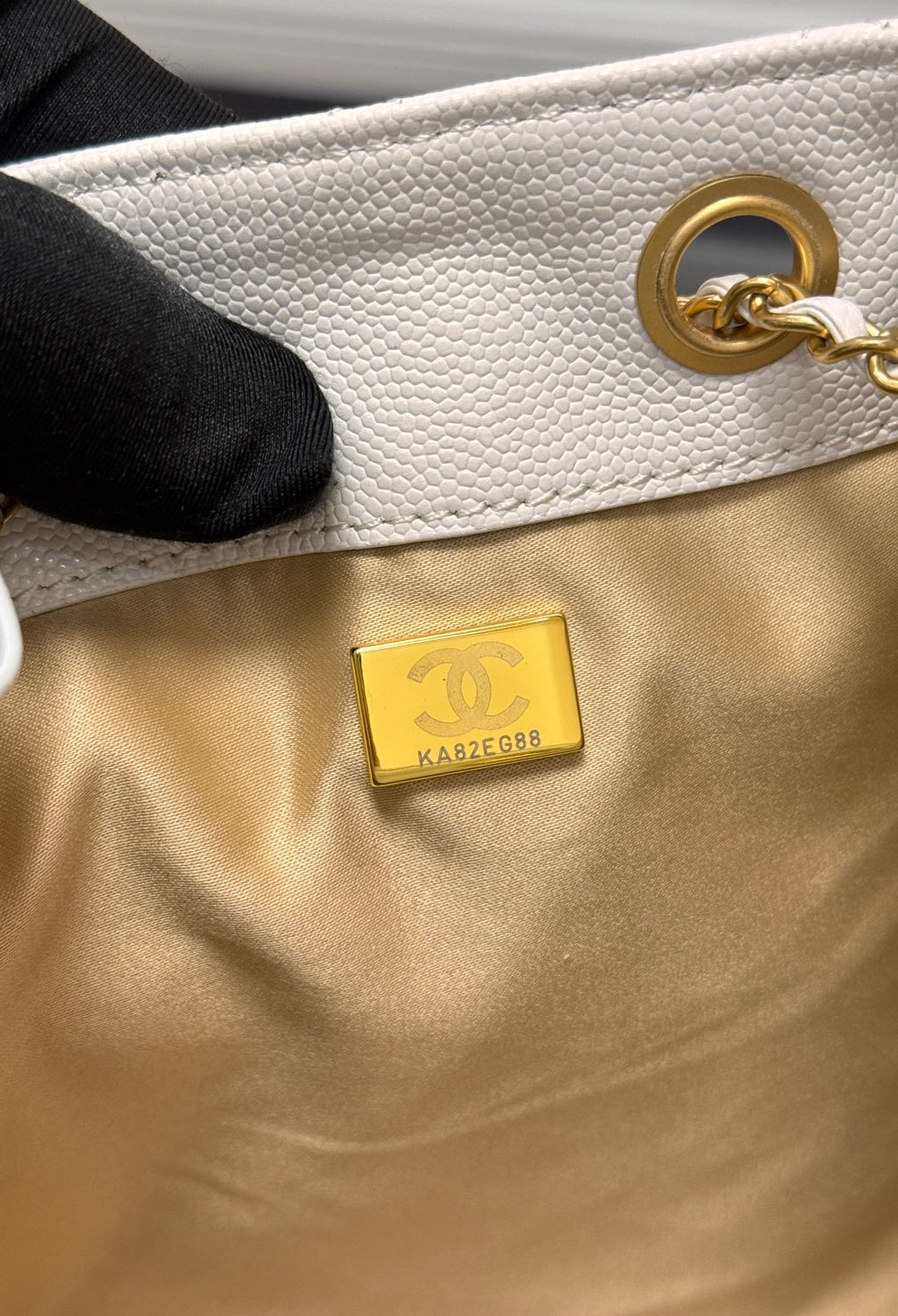 CHANEL 25S HOBO BAG 30 IN WHITE CAVIAR WITH GOLD HARDWARE