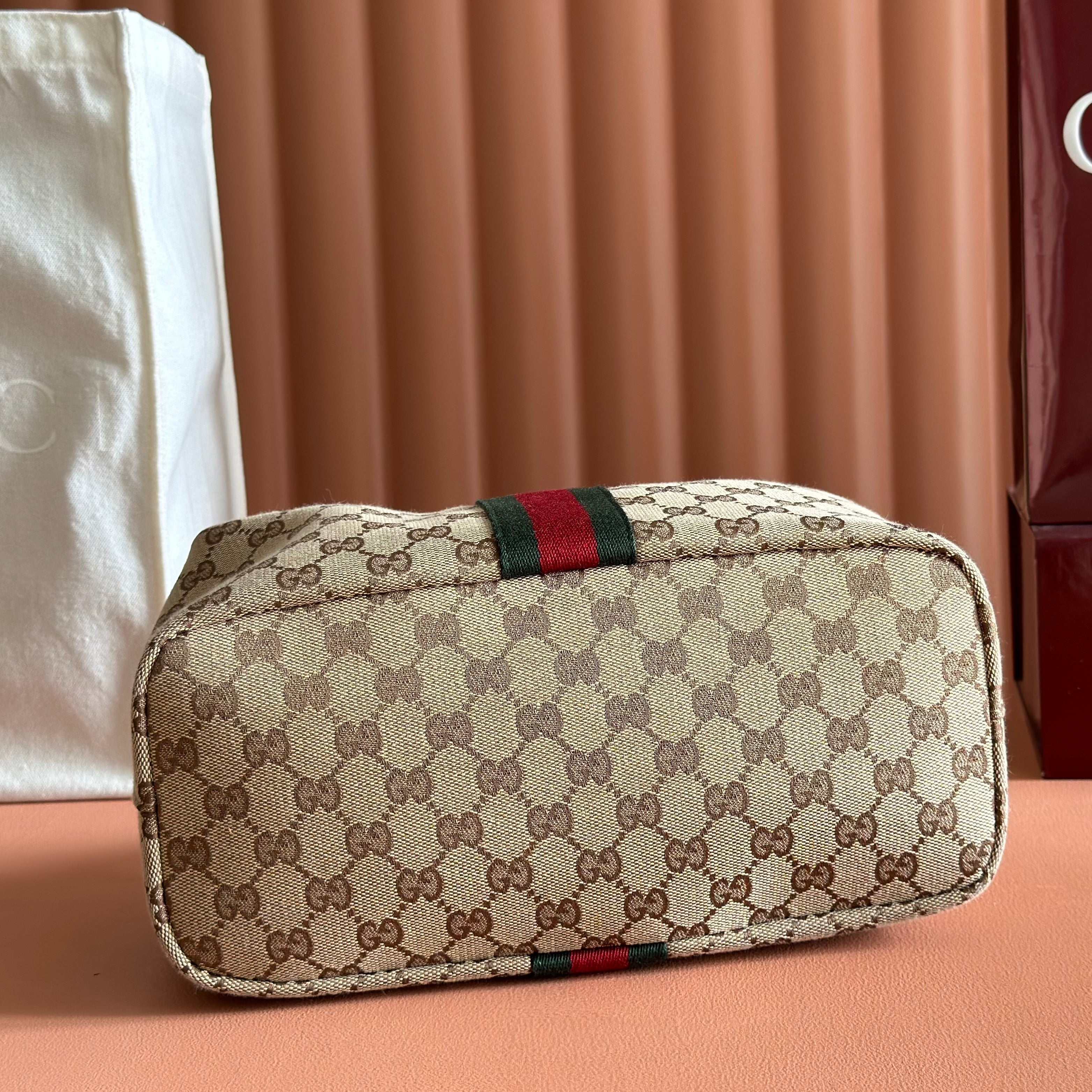 GUCCI 26S GIGLIO TOP HANDLE BAG 27 IN WARM BEIGE AND BROWN CANVAS