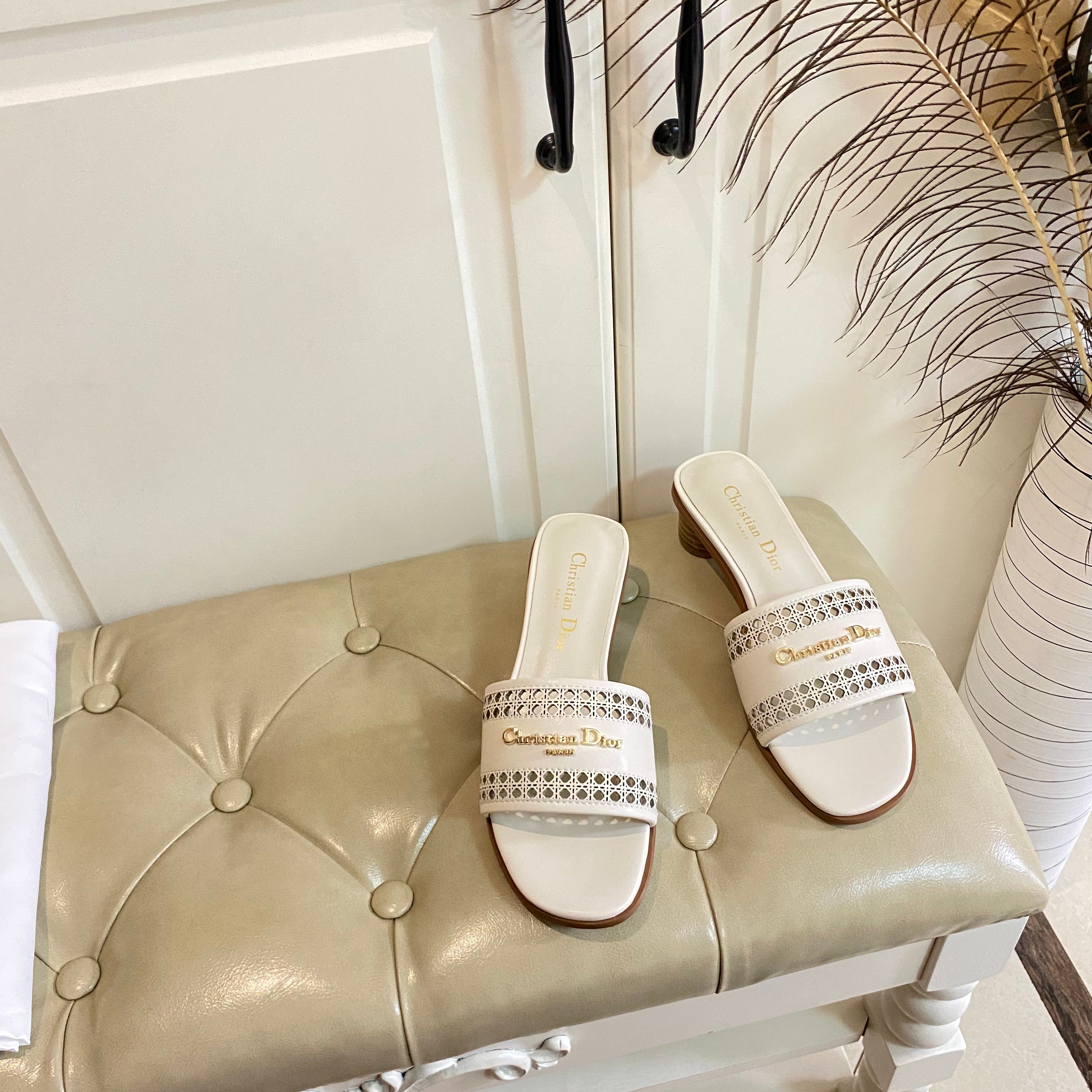 DIOR DWAY HEELED SLIDE IN WHITE CALFSKIN WITH GOLD LOGO